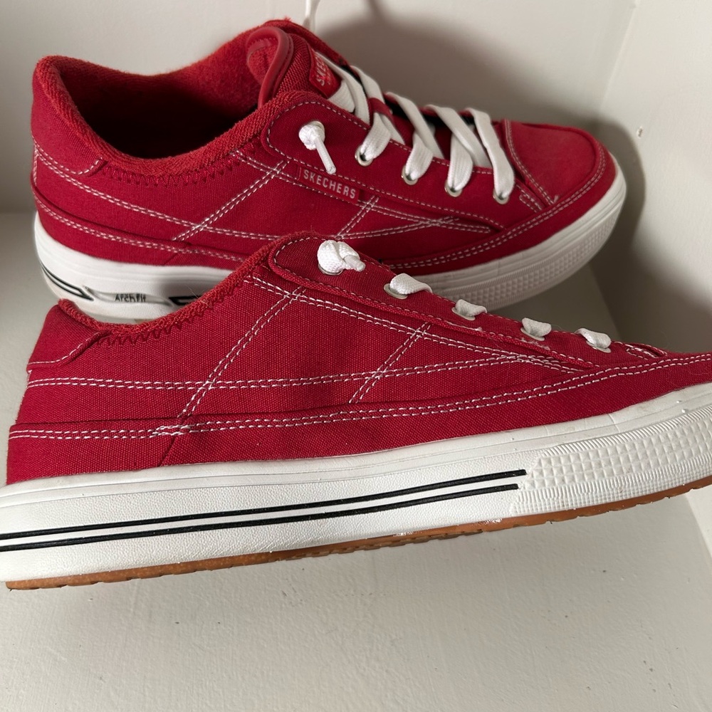 Skechers Women’s Red Arch Fit Arcade Slip In Sneakers - Picture 3 of 5